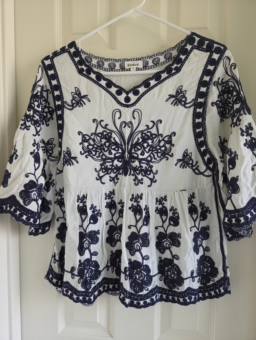 Kindred Anthropologie Blouse White Blue Floral‎ Butterfly Embroidery Peplum M